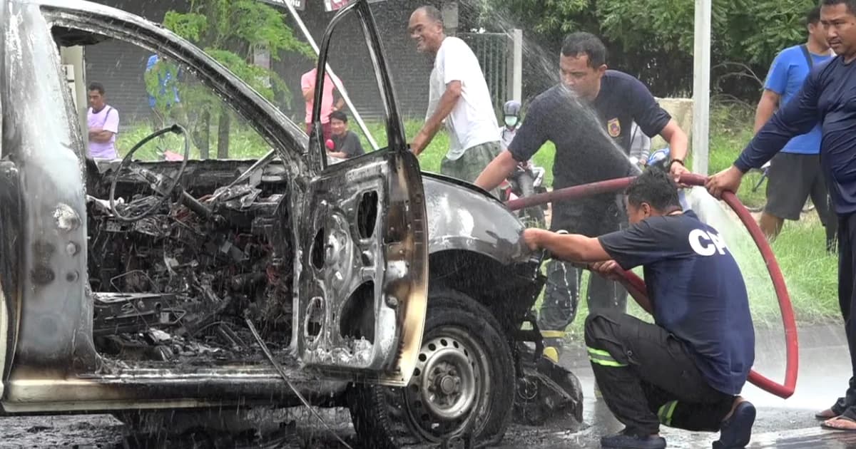 ระทึกกระบะติดแก๊สไฟลุกระหว่างทางถนนมิตรภาพ รถติดยาว