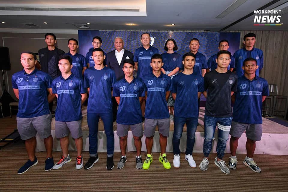 “บุรีรัมย์” ผลิตเสื้อฉลอง 10 ปีจากขวดพลาสติก