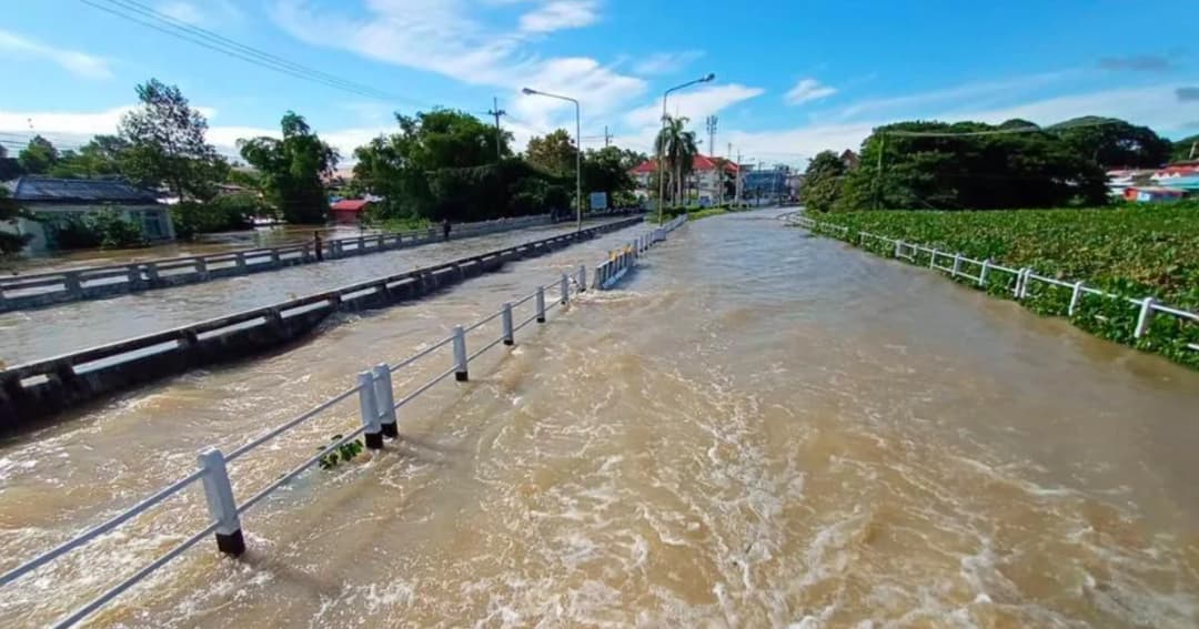 จับตาวันนี้! น้ำมูลเพิ่มสูงสุดขณะที่กรมชลประทานยันเป็นน้ำค้างทุ่งจากฝนตกหนัก