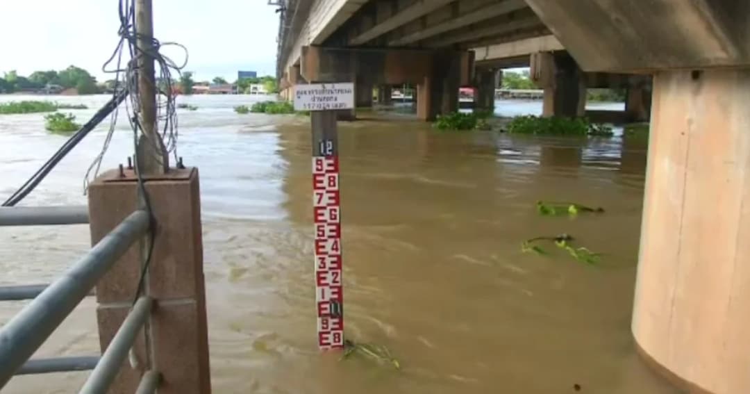 ผู้ว่าฯ อุบล สั่งเฝ้าระวัง 5 อำเภอริมน้ำมูล เผยระดับน้ำยังทรงตัวในขั้นวิกฤต