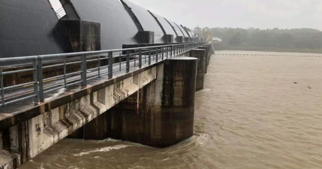 น้ำท่วมอุบลเริ่มทรงตัว จนท.เร่งติดเครื่องผลักดันน้ำเพิ่ม 90 ตัว ดันน้ำสู่แม่น้ำโขง