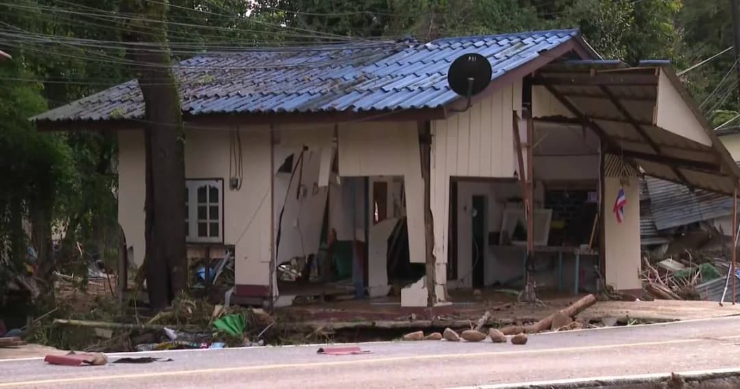 น้ำป่าหลากบนเกาะช้างเสียหายหนัก กระทบ 200 หลังคาเรือน บางจุดติดต่อไม่ได้