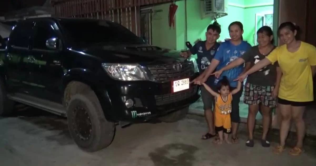 แม่ค้าสุดเฮง กลับจากช่วยน้ำท่วมอีสานถอยรถชนประตู ถูกรางวัลที่ 1 รับ 6 ล้านบาท