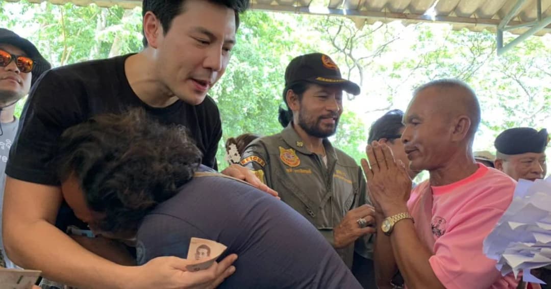 “โดม ปกรณ์ ลัม” ลงพื้นที่เสริมทัพ “บิณฑ์” ภารกิจช่วยผู้ประสบภัยน้ำท่วมอุบลฯ