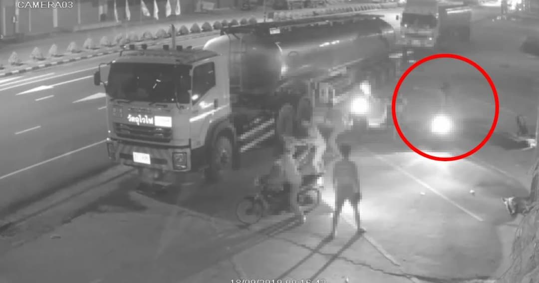 2 โจ๋ ควงปืนไล่ยิงอริ กลางเมืองชัยภูมิ ชาวบ้านโดนลูกหลงเจ็บ 1 ราย