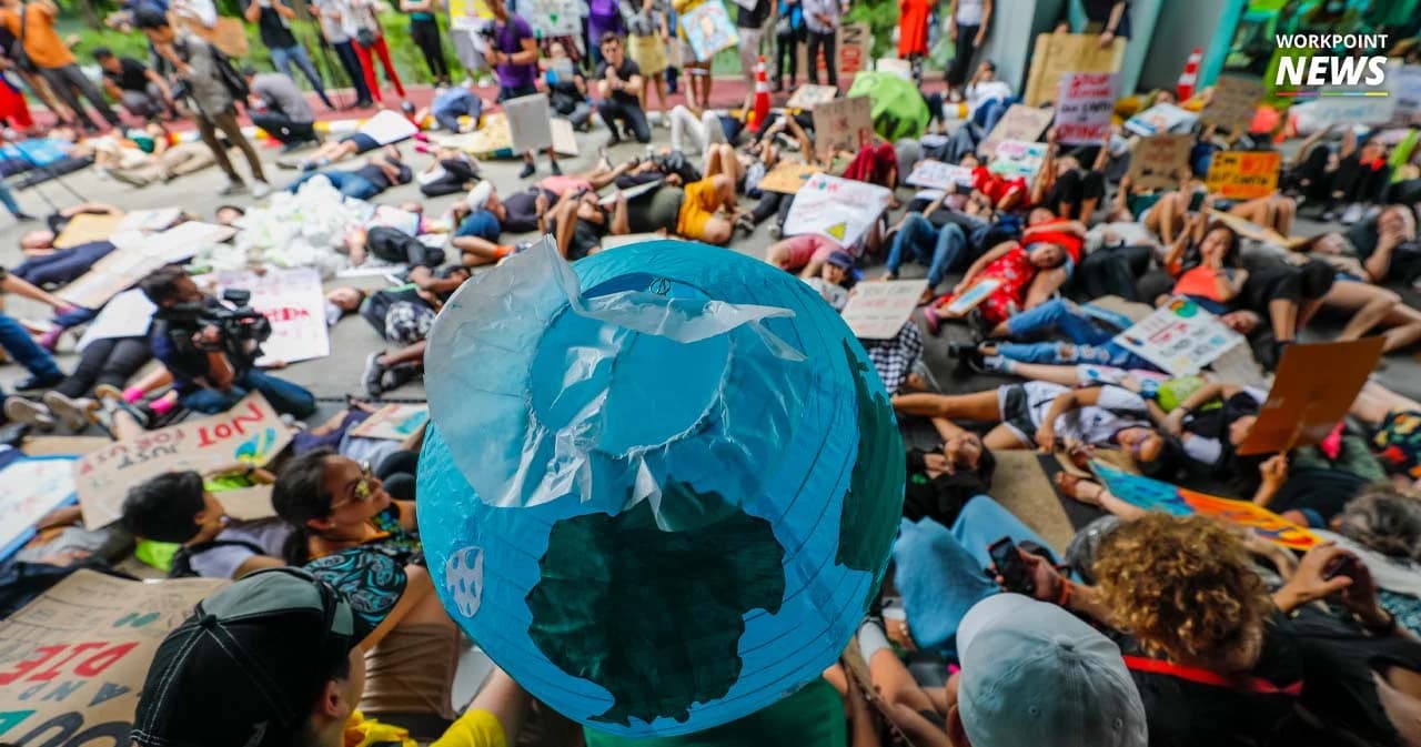 ‘Climate Strikes’ เด็ก-เยาวชน เดินขบวนร้องผู้ใหญ่แก้ปัญหาโลกร้อน