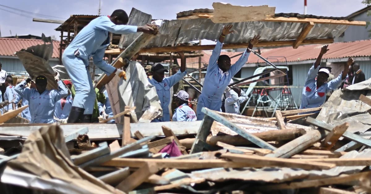 ตึกโรงเรียนในเคนย่าถล่ม ทับเด็กนักเรียนดับ 7 ราย