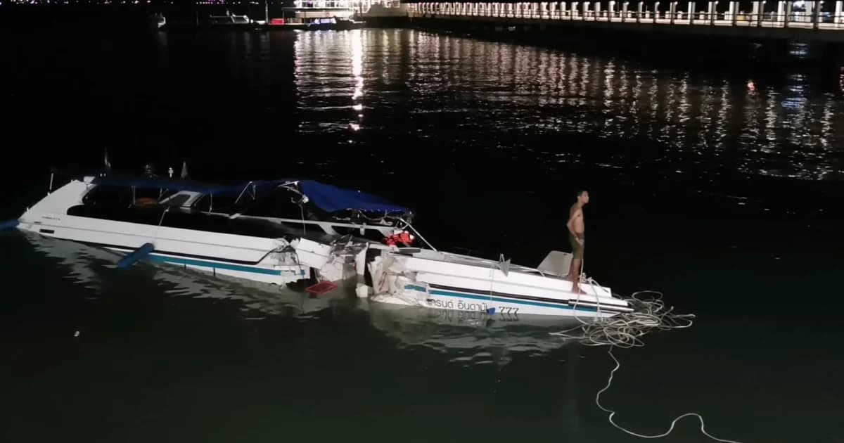 สปีดโบ๊ทรับส่งพนักงานชนเรือบรรทุกปูนกลางทะเรระนอง บาดเจ็บ 30 คน