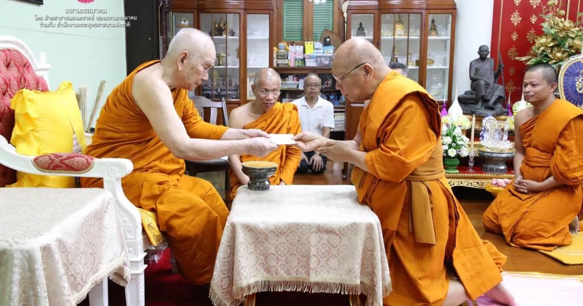 สมเด็จพระสังฆราชประทาน 1 ล้านบาทช่วยน้ำท่วม-อนุโมทนาผู้ปฏิบัติหน้าที่บรรเทาทุกข์ปชช.