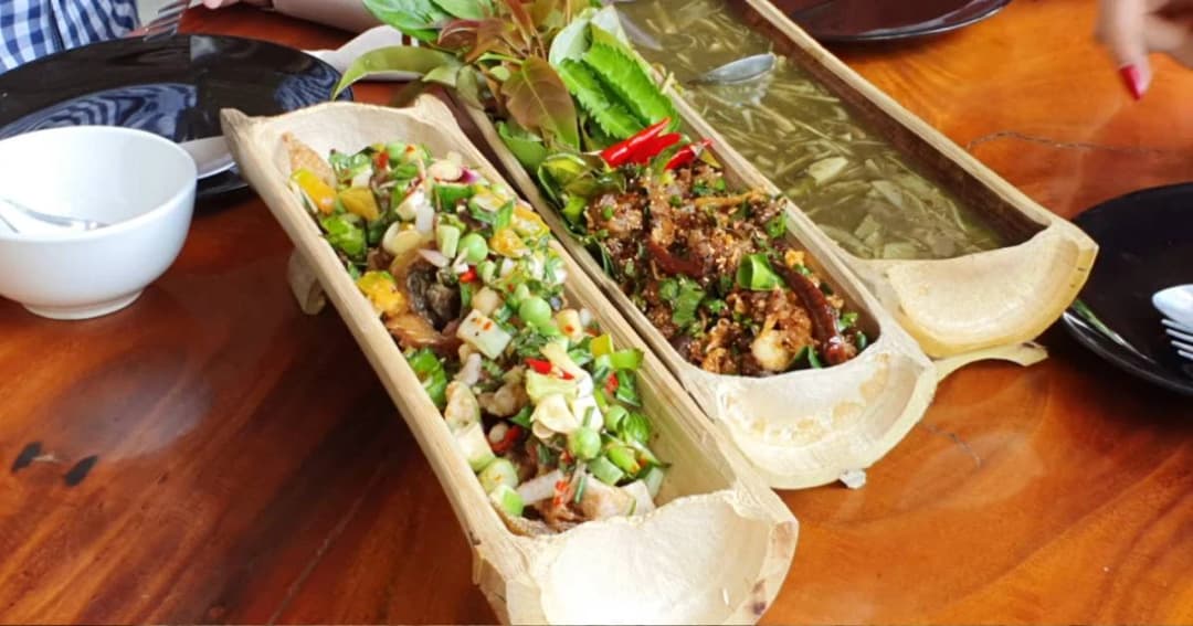 อีกหนึ่งไอเดียลดขยะ “ร้านครัวไม้ไผ่” ใช้กระบอกไม้ใส่สารพัดเมนูอาหาร