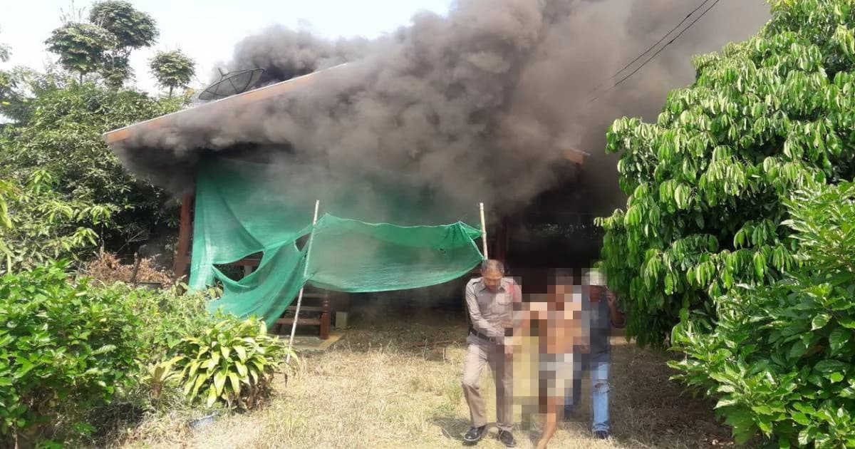 หนุ่มเลยแค้นถูกแม่เลี้ยงไล่ออกบ้าน จุดไฟเผาวอดทั้งหลัง