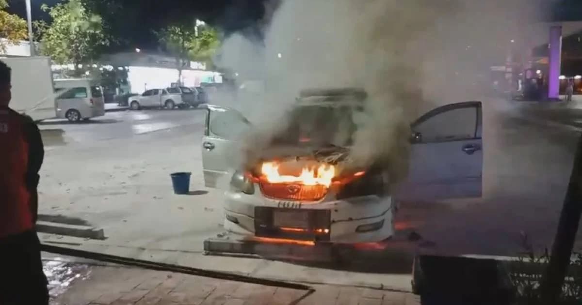 นาทีระทึก! สามี-ภรรยา หลับในรถ จู่ๆเกิดไฟไหม้ เด็กปั๊มเคาะเรียกหนีตายวุ่น