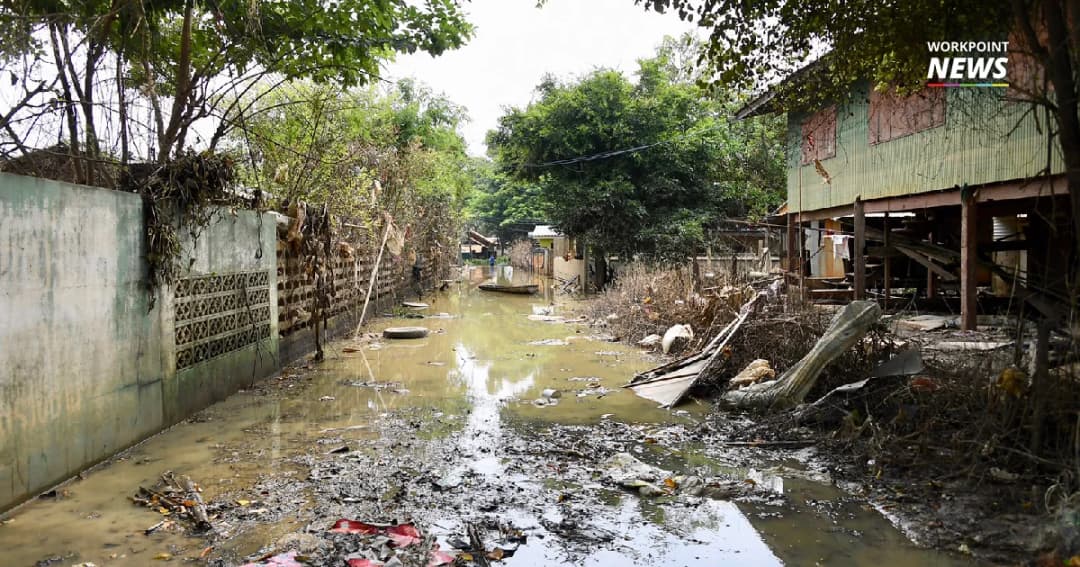 ชาวอุบลฯ เริ่มได้รับผลกระทบน้ำขังเน่า จนท.ระดมกำลังสูบน้ำออกบรรเทาความเดือดร้อน