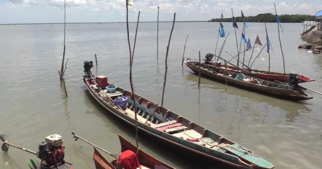 ตร.เตรียมแจ้งข้อหาหนัก กลุ่มเรือประมงชิงตัวผู้ต้องหากลางทะเลนครศรีฯ