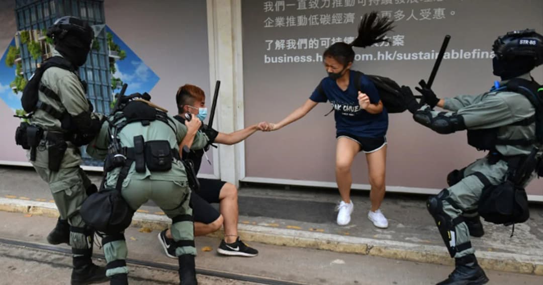 ตำรวจฮ่องกงยิงเด็กวัย 14 ปี ด้วยกระสุนจริงที่ขา