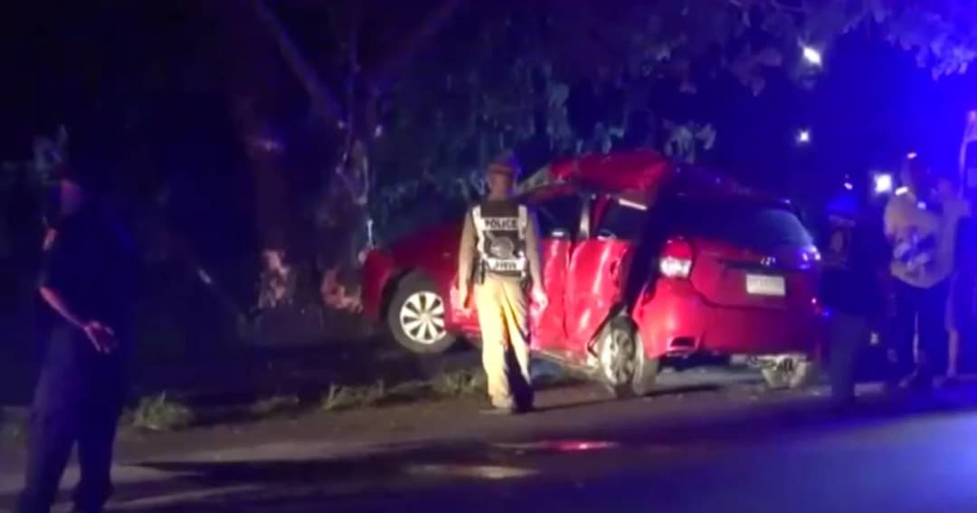 หนุ่มซิ่งเก๋งกลับจากใช้สิทธิ์ ชิม ช้อป ใช้ ต่างจังหวัด เสียหลักฟาดต้นไม้ ดับ 2 ศพ