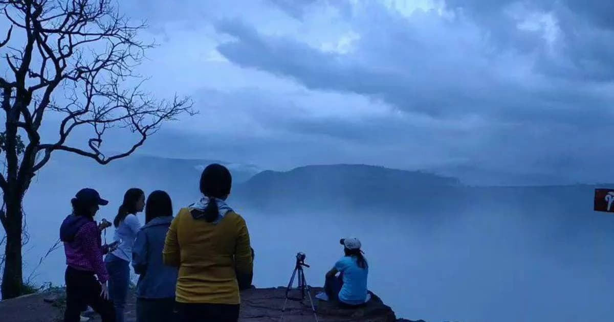 นทท.สัมผัสอากาศเย็นชมทะเลหมอกภูอีเลิศ-ชมพระอาทิตย์ขึ้นผานกแอ่น ภูกระดึง จ.เลย