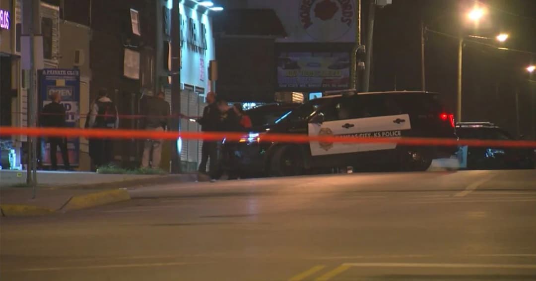 ตำรวจเร่งล่าตัวมือกราดยิงกลางบาร์ในแคนซัส มีผู้เสียชีวิต 4 ราย