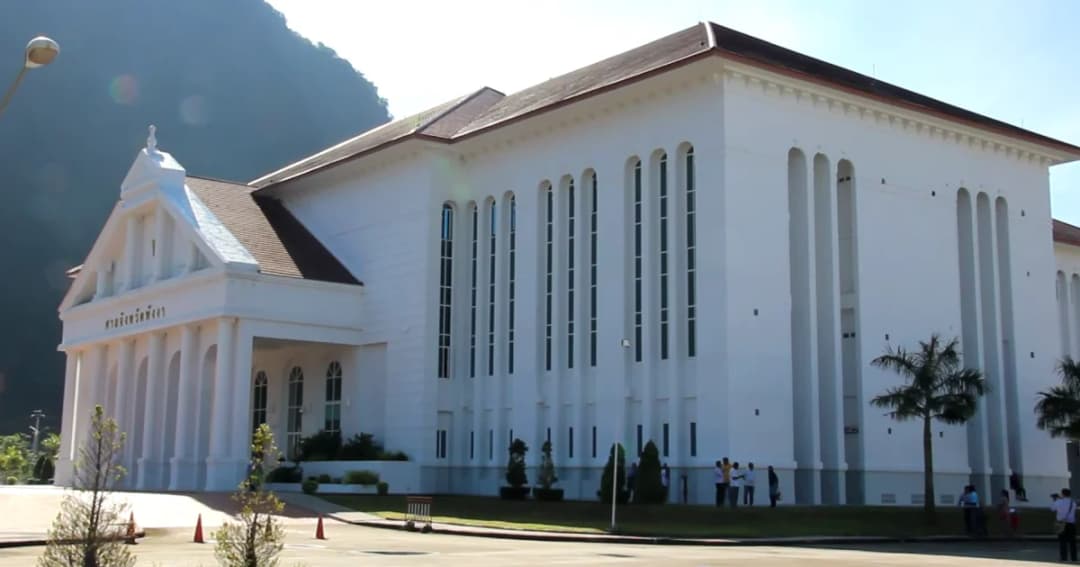 ศาลอุทธรณ์ภาค 8 เลื่อนอ่านคำพิพากษาคดีรุมโทรม ด.ญ.วัย 14 ปี เป็น 17 ม.ค.63