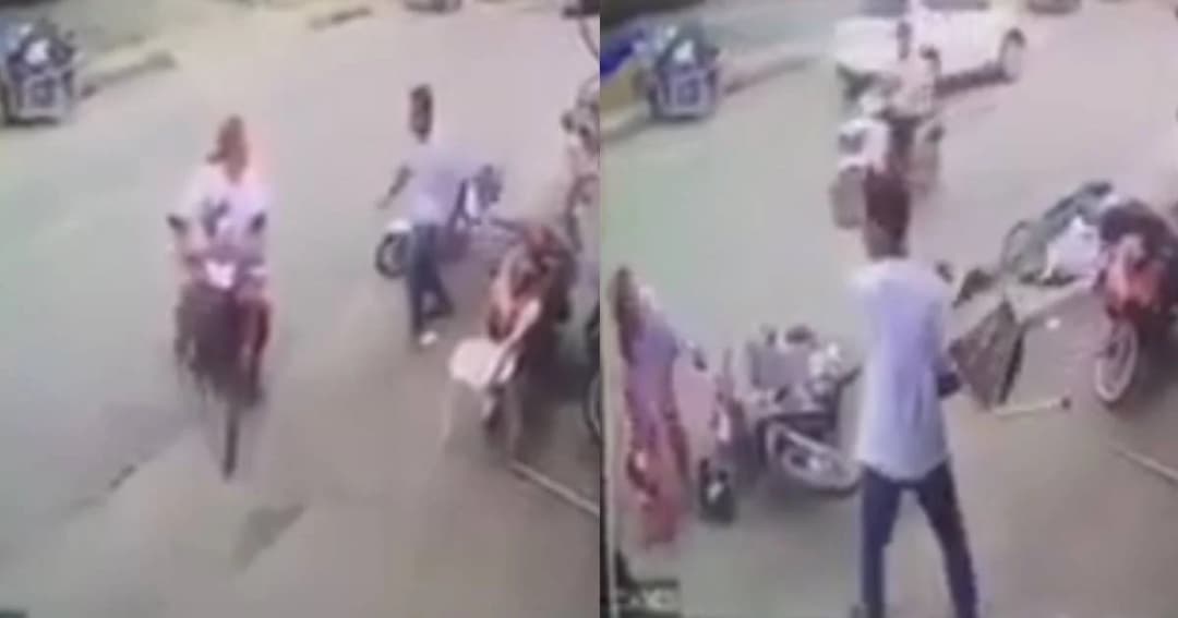 หนุ่มหัวร้อนกระโดดถีบสาวล้มพร้อมเด็ก ก่อนคว้าเก้าอี้ฟาดไม่ยั้ง