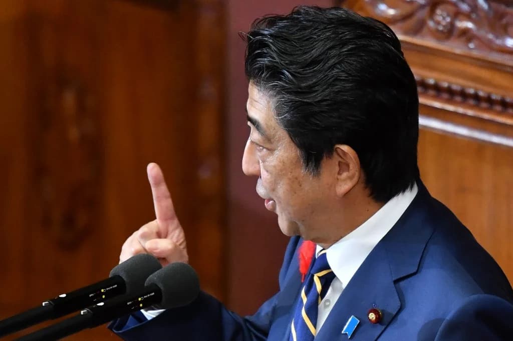 นายกฯ ญี่ปุ่น ทำงาน 24 ชั่วโมง ลงบัญชาการ รับมือพายุ ฮากิบิส