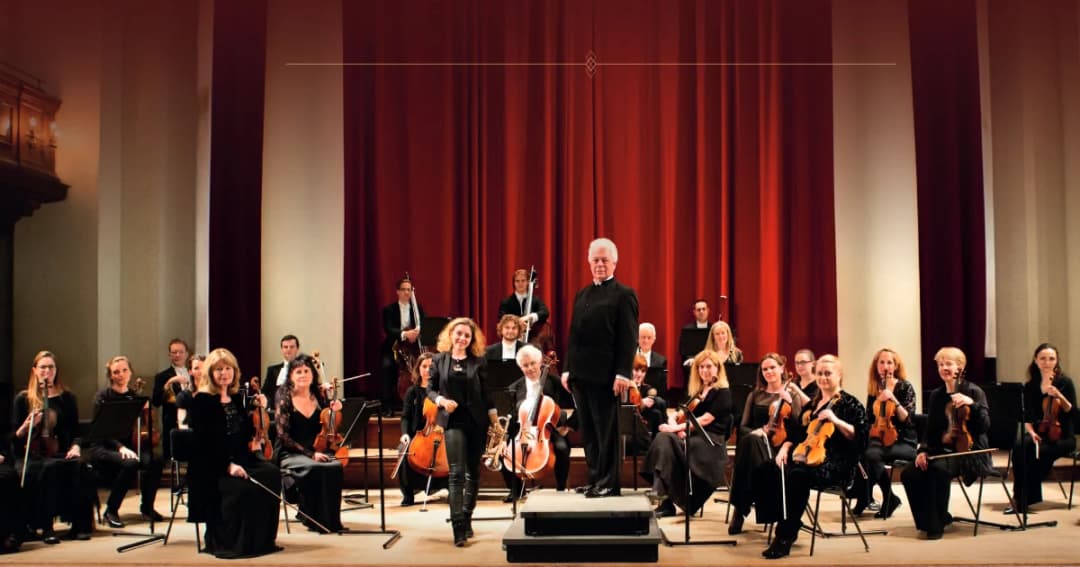 ขอเชิญเฝ้าฯ รับเสด็จ พระเจ้าวรวงศ์เธอ พระองค์เจ้าอทิตยาทรกิติคุณ ในคอนเสิร์ตการกุศล โตโยต้า คลาสสิคส์ ครั้งที่ 30