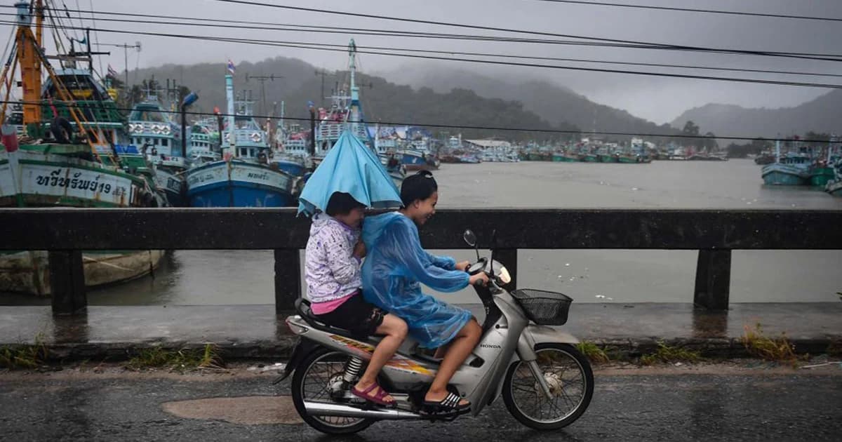 8 จังหวัดภาคใต้เตรียมรับมือฝน 17-19 ต.ค.นี้ คลื่นสูงและลมแรง