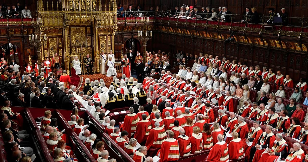 ทั้งปิดประตู-จับตัวประกัน ดูสีสันพิธีเปิดประชุมสภาอังกฤษ