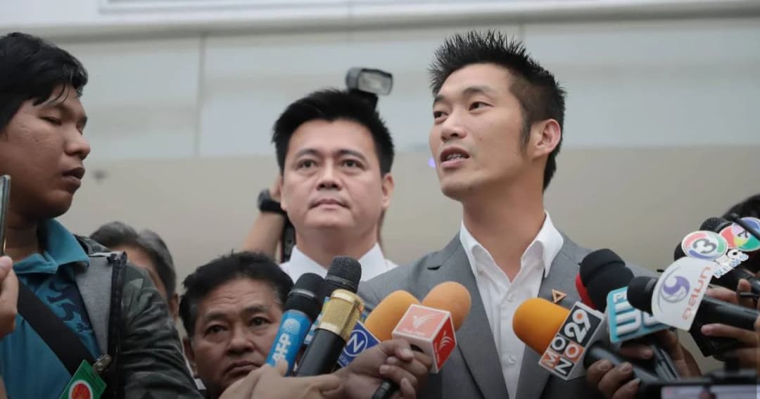 “ธนาธร” ขอโทษพูดพาดพิง “ทักษิณ” ระหว่างให้ปากคำศาลรัฐธรรมนูญ