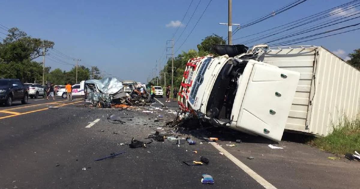 รถตู้ชนรถบรรทุกทางเลี่ยงเมืองอุบลราชธานี ดับ 7 ราย