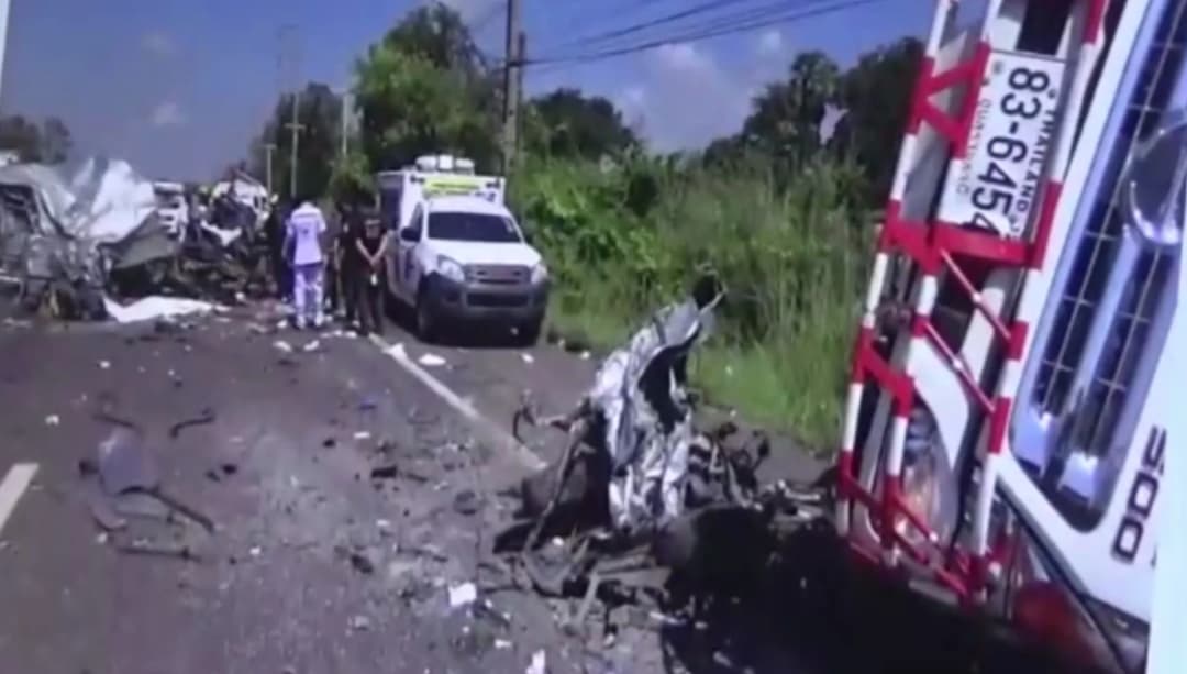 คืบหน้า ! รถตู้พระ-ชาวบ้านจะไปซื้อของทอดกฐิน ชนหกล้อ ดับ 7 ศพ