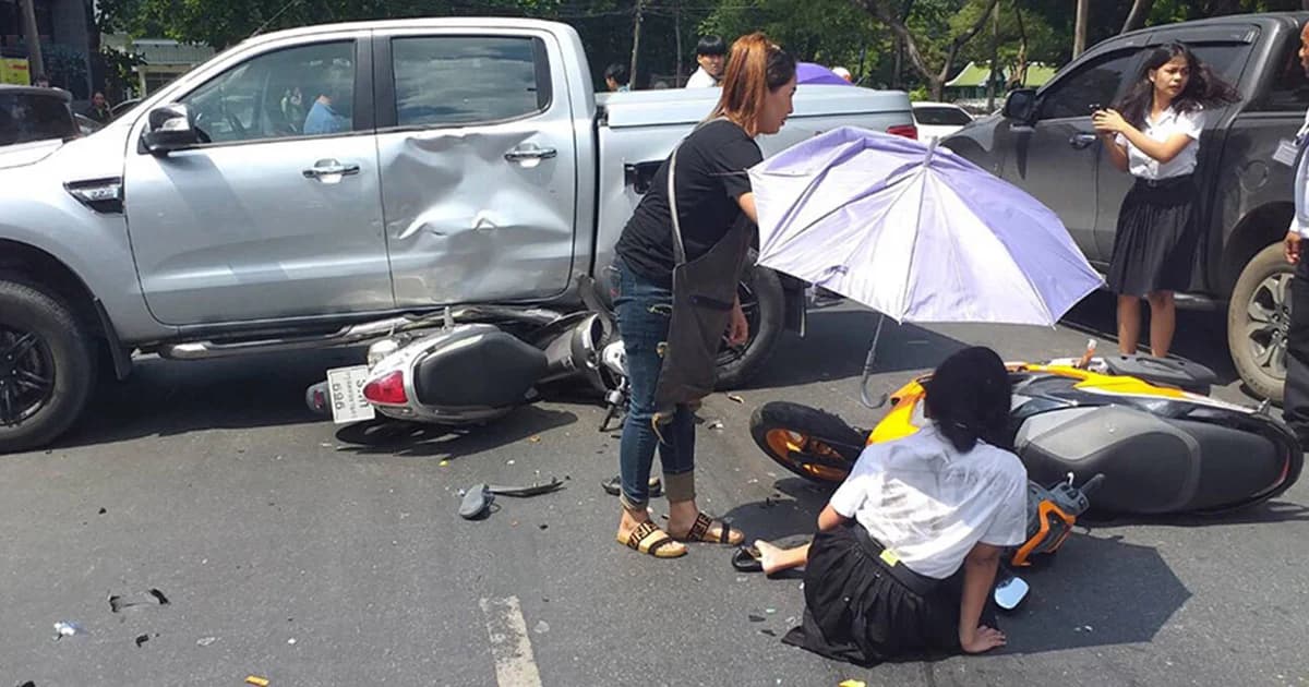 ตร.ไม่ปักใจเชื่อ ‘รองเท้าขัดเบรก’ ต้นเหตุกระบะชน 5 นศ.มก.