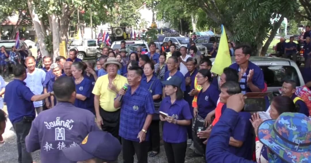 ม็อบเครือข่ายเกษตรกร 3 จังหวัด กว่า 500 คน เดินทางทวงถามความคืบหน้าหนี้สินเกษตรกร 