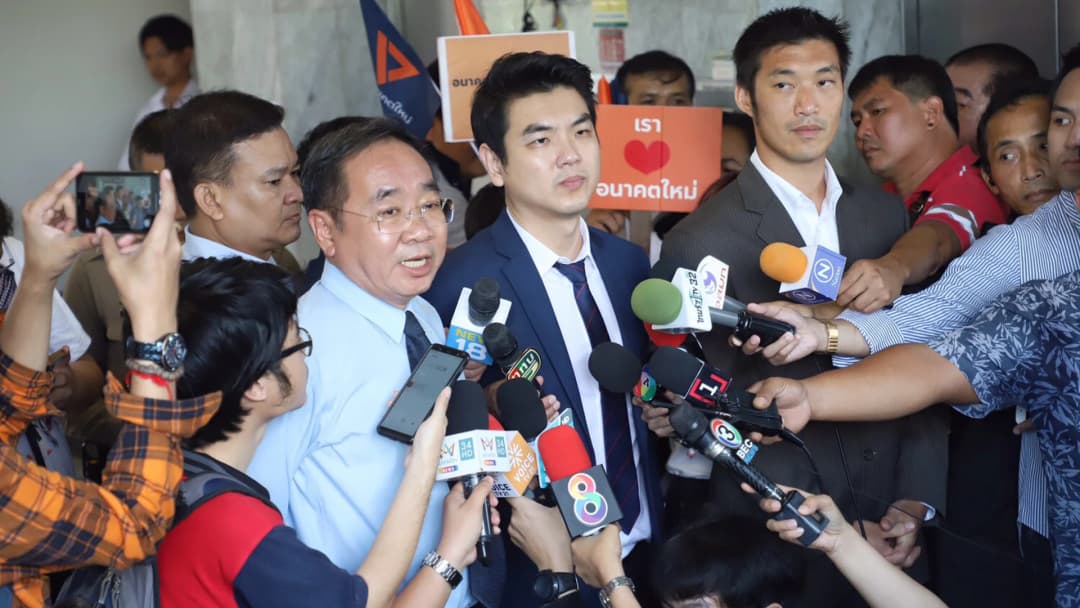 อ่านบทสรุป ที่มาที่ไป ดราม่าพรรคอนาคตใหม่ 120 สมาชิกลาออก