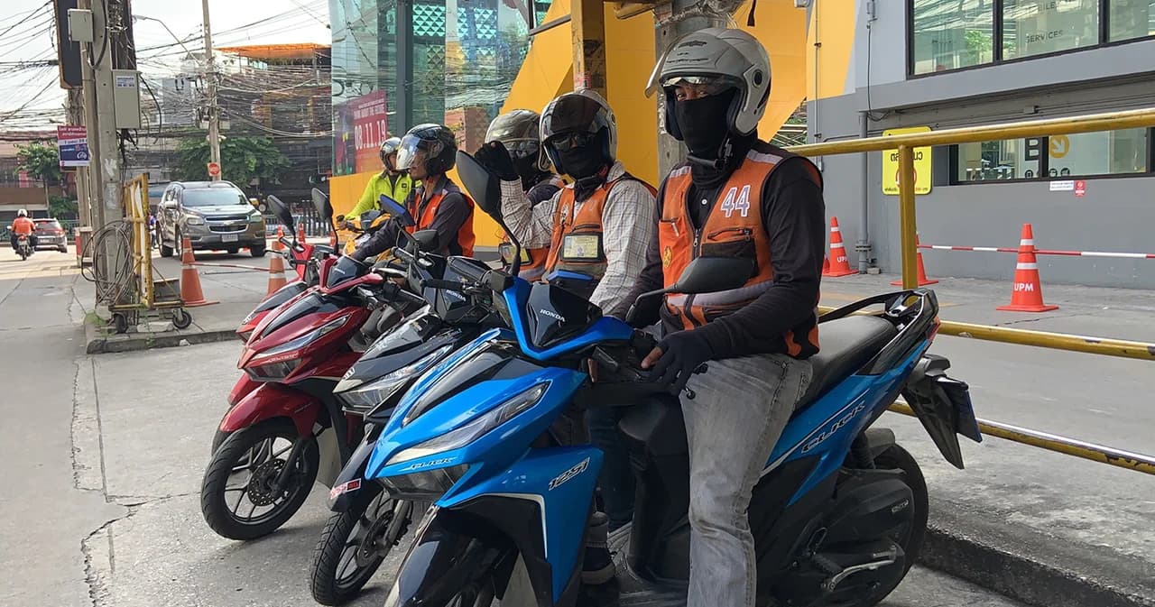 สำรวจความเห็น คนขับวินส่วนใหญ่ไม่เห็นด้วยยึดเสื้อ 3 ปี เหตุขับขี่บนทางเท้า