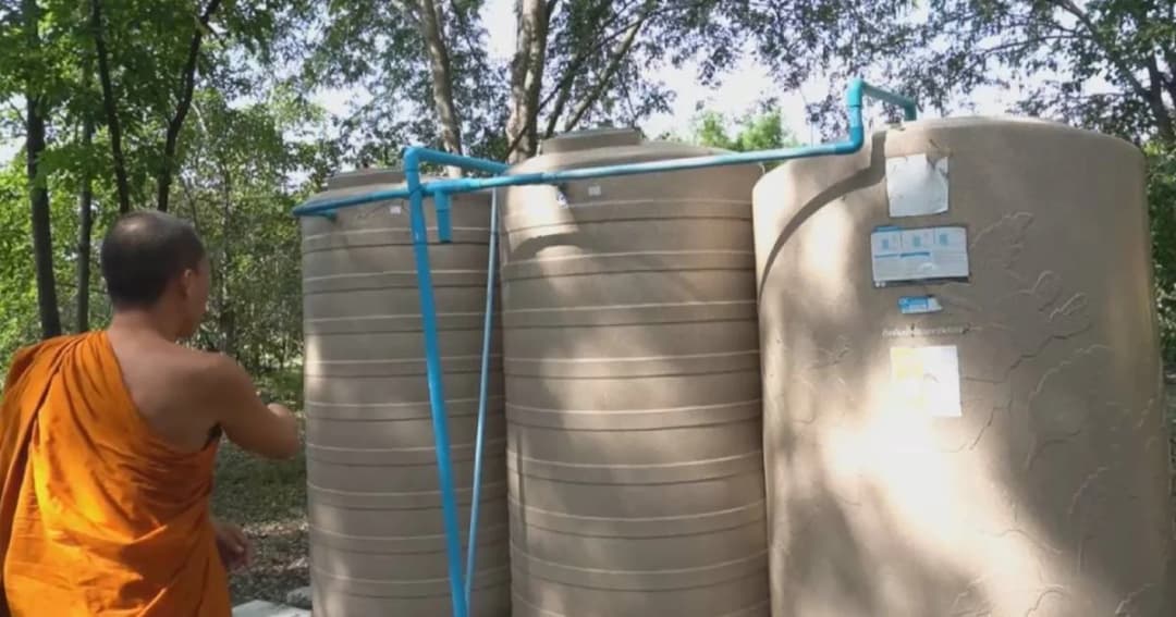 คนร้ายแอบวางยาฆ่าหญ้าเทใส่ถังเก็บน้ำ หวังฆ่าพระทั้งวัด