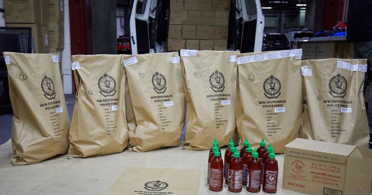ตำรวจออสเตรเลียพบยาไอซ์ ซุกในขวดซอสพริกศรีราชามูลค่ากว่า 6 พันล้าน
