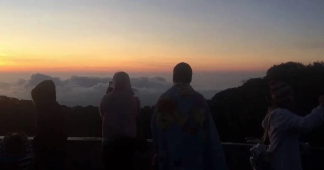 กรมอุตุฯเตือนฝนถล่ม 33 จังหวัด พร้อมรับลมหนาว เหนือ-อีสาน อุณหภูมิลด 5 องศา