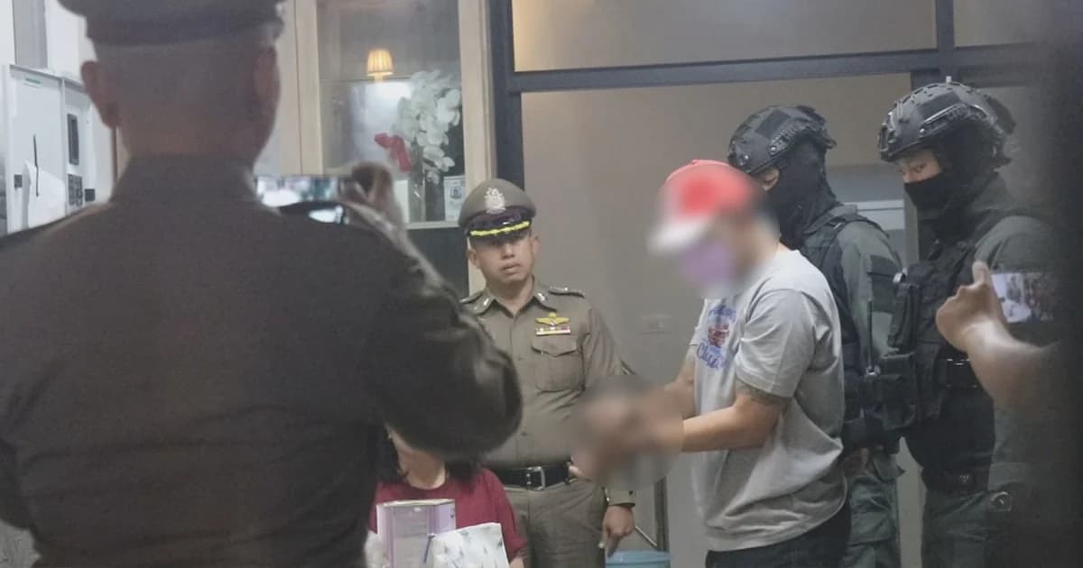 คุมตัว “เอ็ม” ทำแผน ฆ่าเศรษฐีนียัดตู้เย็น ท่ามกลางชาวบ้านนับร้อย