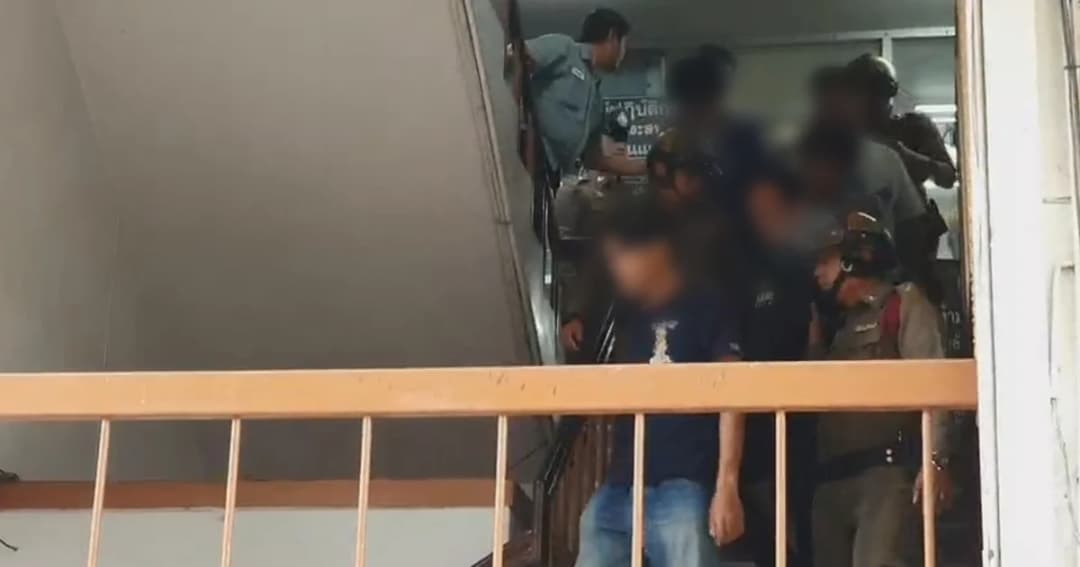 ฝากขังผัดแรก 4 วัยรุ่นรุมโทรมสาว 2 คนรอดญาติยื่นประกันตัว อีก 2 คนไร้เงานอนคุก