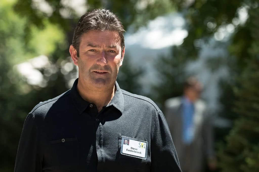 แมคโดนัลด์ ไล่ CEO คนเก่งออก หลังคบหากับพนักงานในบริษัท