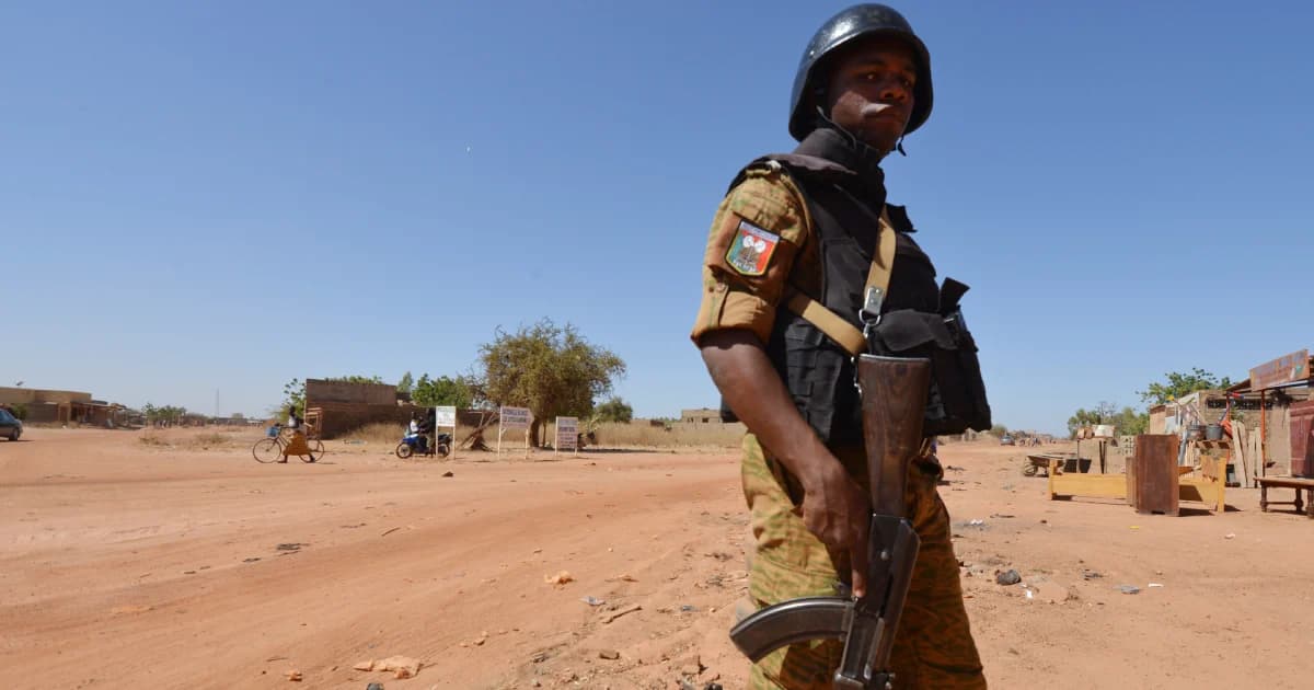 กลุ่มติดอาวุธซุ่มยิงรถบรรทุกเหมืองในบูร์กินาฟาโซดับ 37 ราย