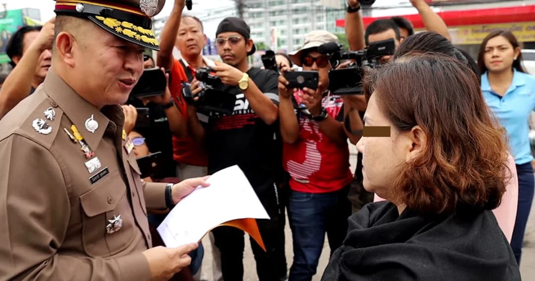 แม่ของแม่มณีเครียดจนเป็นลม หลังตร.พบเงินหมุนเวียนในบัญชีกว่า 62 ล้าน