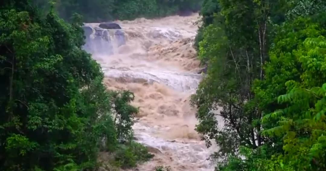 ฝนตกหนักบนเทือกเขาบรรทัด จ.พัทลุง น้ำป่าหลากท่วมบ้านเรือนประชาชน