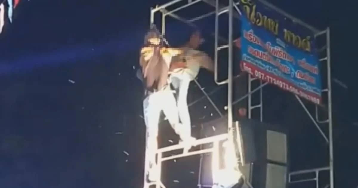 ลอยกระทงเดือด 2 วัยรุ่น เปิดฉากต่อยกันยับบนนั่งร้าน