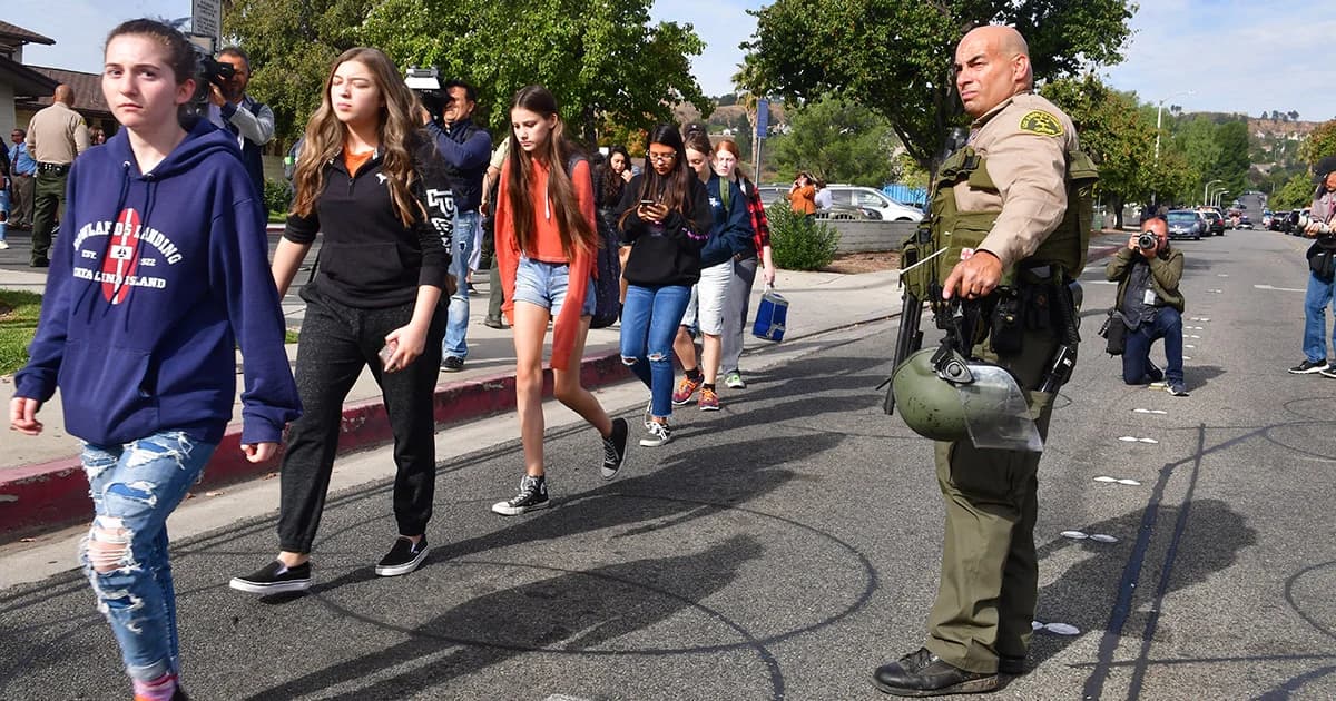 ชายวัย 16 ปีกราดยิงในโรงเรียนมัธยมรัฐแคลิฟอร์เนีย นร.เสียชีวิต 2 ราย