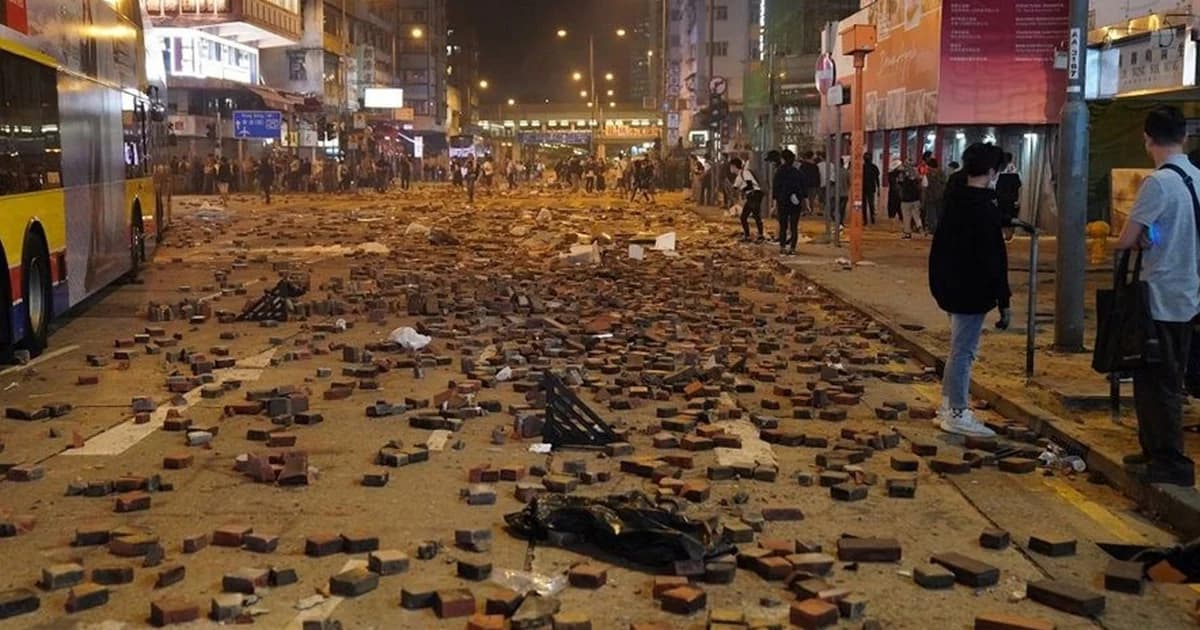 ชายวัย 70 เสียชีวิตหลังถูกปาด้วยของแข็ง ด้านกงสุลใหญ่อพยพ นศ.ไทยจากพื้นที่เสี่ยง