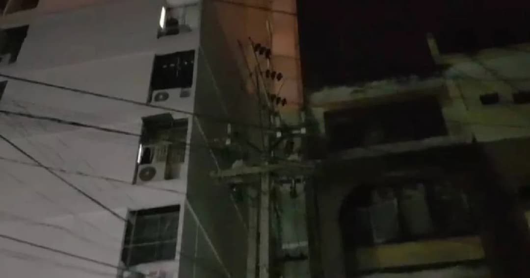 ศาลออกหมายจับ 2 ผู้ต้องหาอนาจาร ด.ญ.วัย 13 โดดตึกดับ