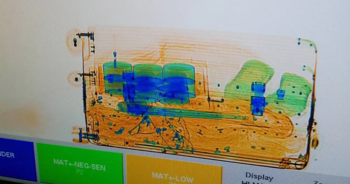 รวบคาสนามบิน! สาวซุกไอซ์ในปลากระป๋องเตรียมออกนอกประเทศ