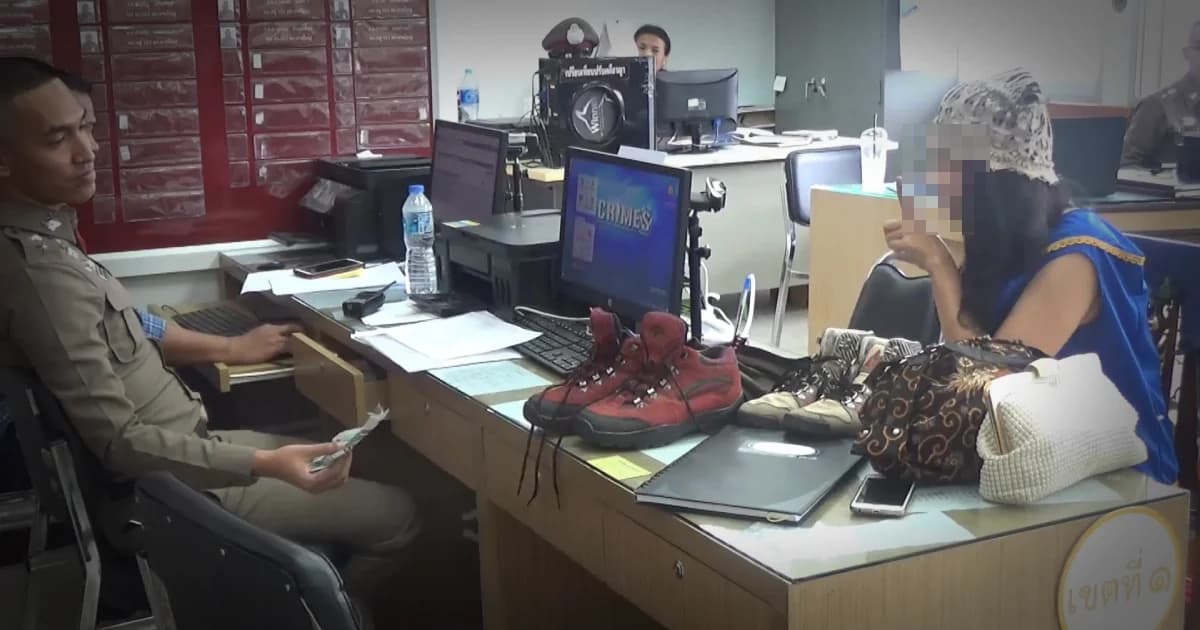 ตร. งง! สาวเพี้ยนหอบรองเท้าแจ้งความ บอกเป็นของดาราดัง